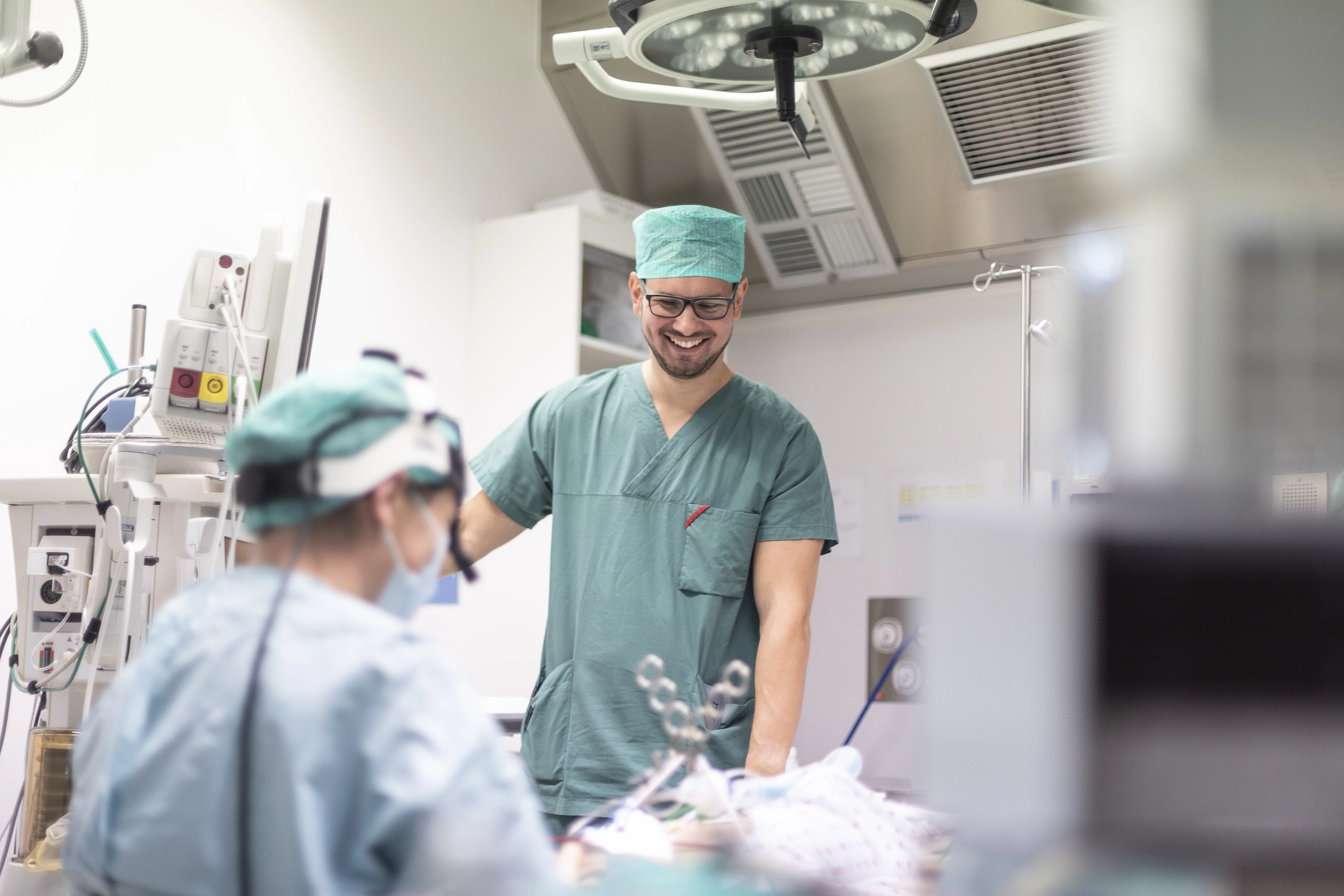 God stemning på operasjonsstue. Foto.