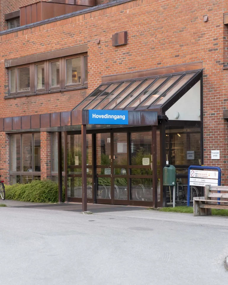 Hovedinngangen ved Sykehuset Namsos. Foto.