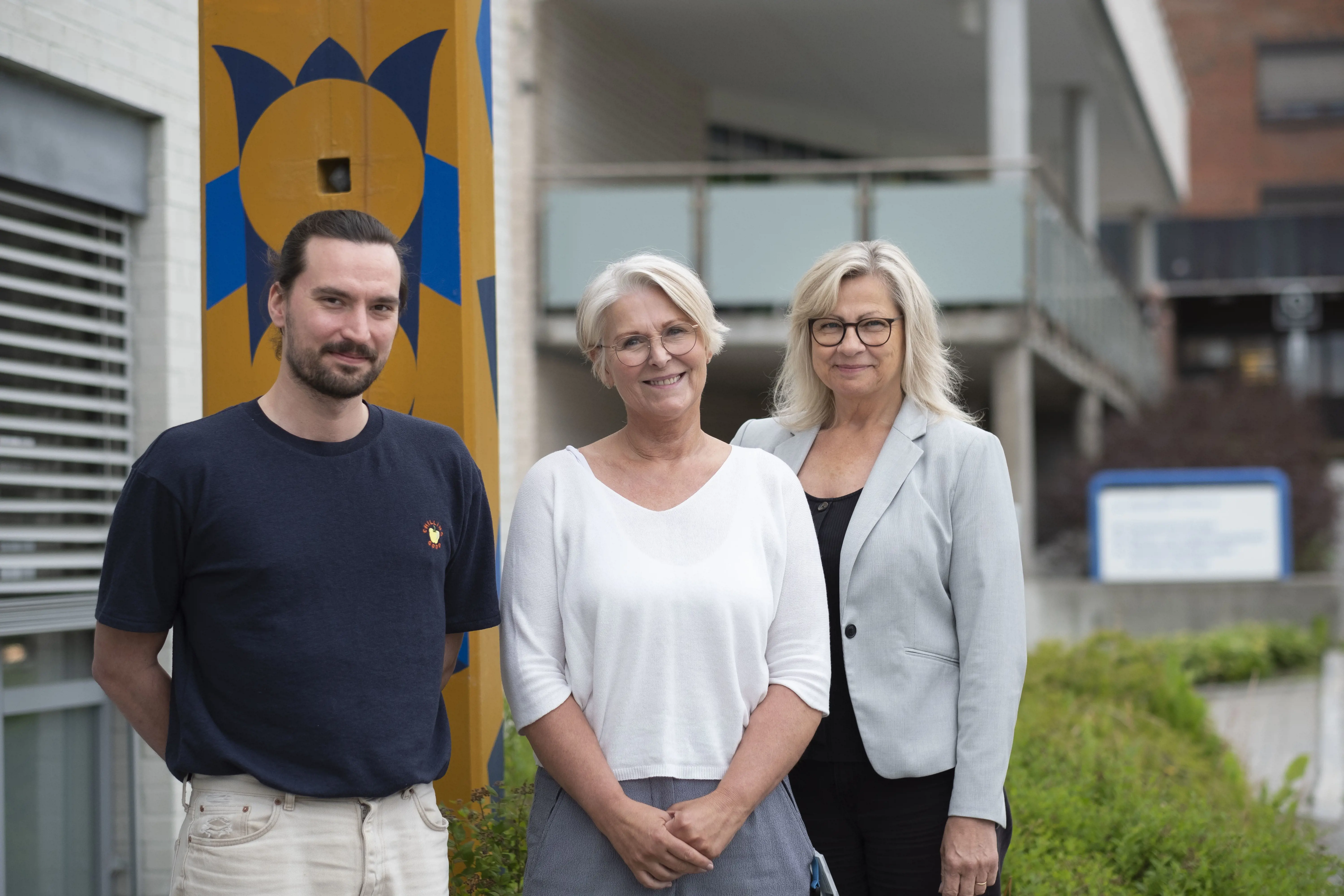 TIPS-teamet fotografert utenfor Klinikk for psykisk helsevern og rus, Sykehuset Namsos. Foto.