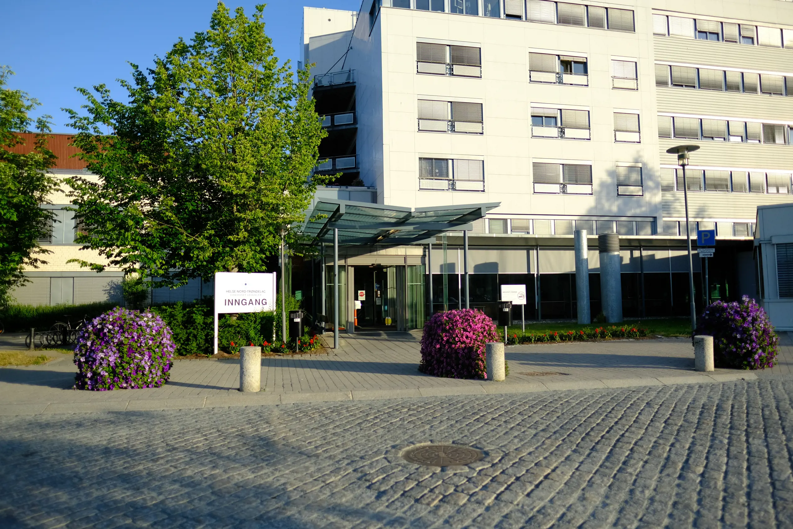 Inngangsparti Sykehuset Levanger. Foto.